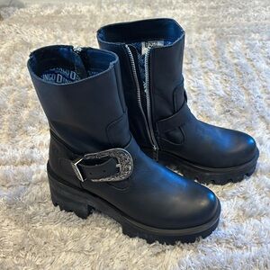 Dingo black leather boots